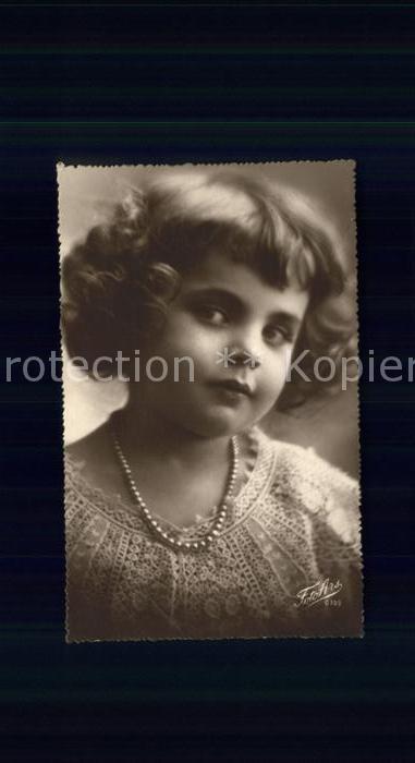 Foto Fotocelere Nr. 0329 Kind Perlenkette