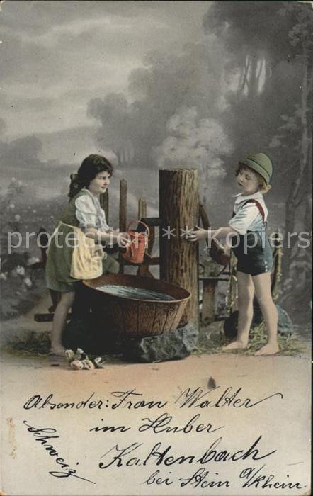 Kinder Child Enfants Brunnen Giesskanne