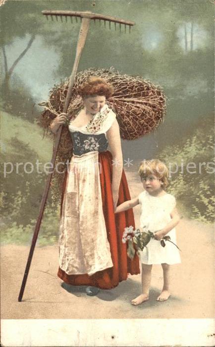 Landwirtschaft Rechen Mutter Kind