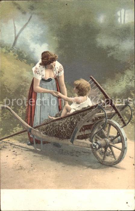 Landwirtschaft Schubkarre Rechen Mutter Kind