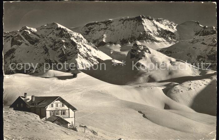 Hahnenmoospass Adelboden Lenk Berghotel mit Wildstrubel