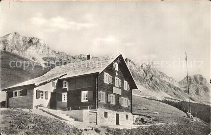 Altdorf UR Naturfreundehaus mit Gampenstock Pfaffentuerme Windgaelle