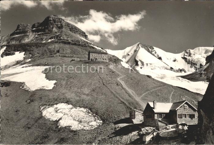 Hohtuerlihuette mit Bluemlisalphuette Wilde und Weisse Frau