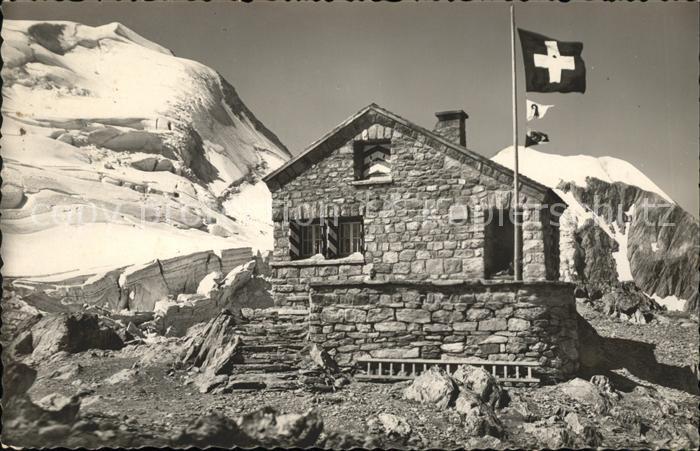 Tierberghuette am Sustenhorn mit Vorder und Hintertierberg