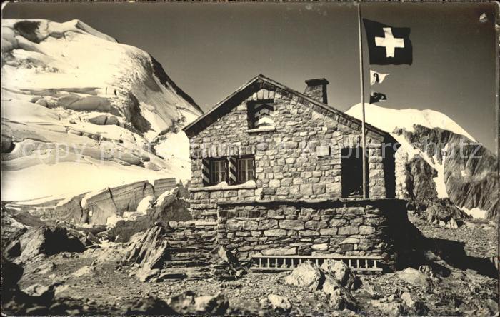 Tierberglihuette mit Sustenhorn Vorder und Hinter Tierberg