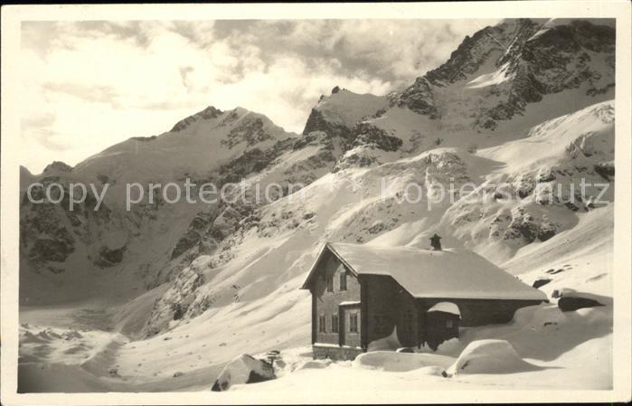 Bovalhuette mit Piz Bernina