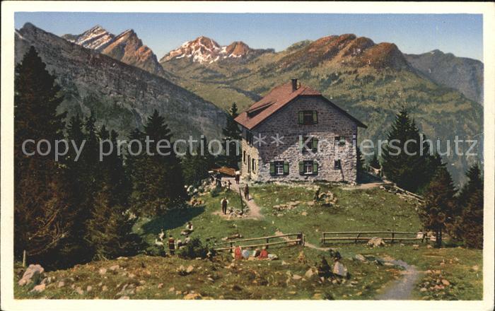 Fronalpstock Muotatal Zuercher Naturfreundehaus Fronalp mit Schwendital und Waeg