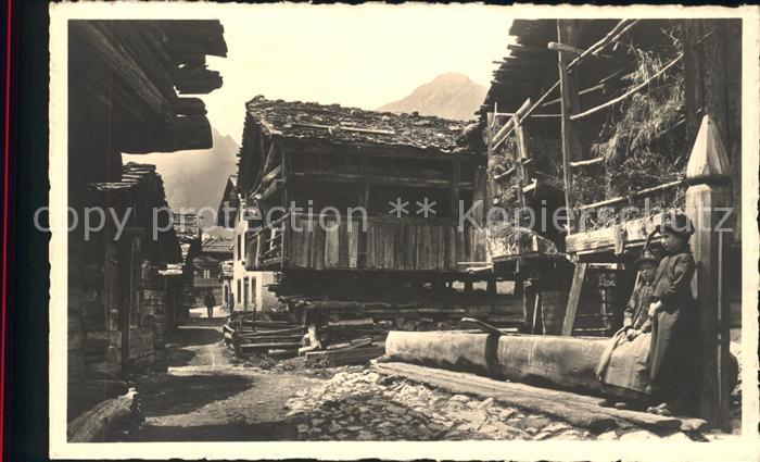 Kippel Dorfpartie Kinder alte Haeuser