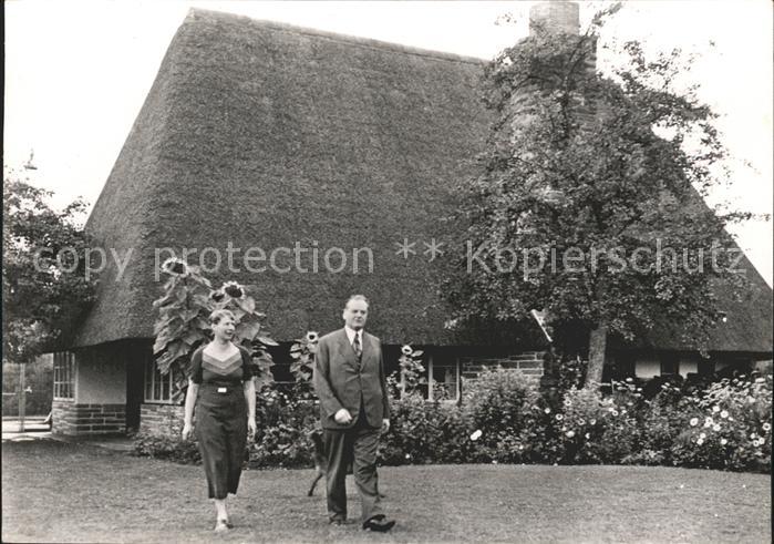 Rueschlikon Stiftung Im Grueene Strohhaus beide Stiftern