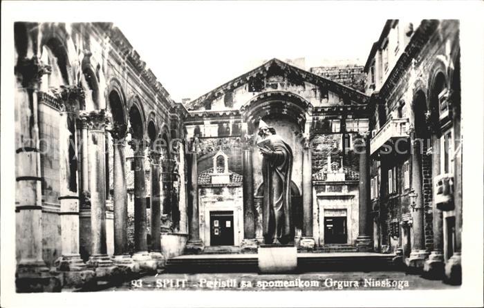 Split Spalato Peristil sa spomenikom Grgura Ninskoga