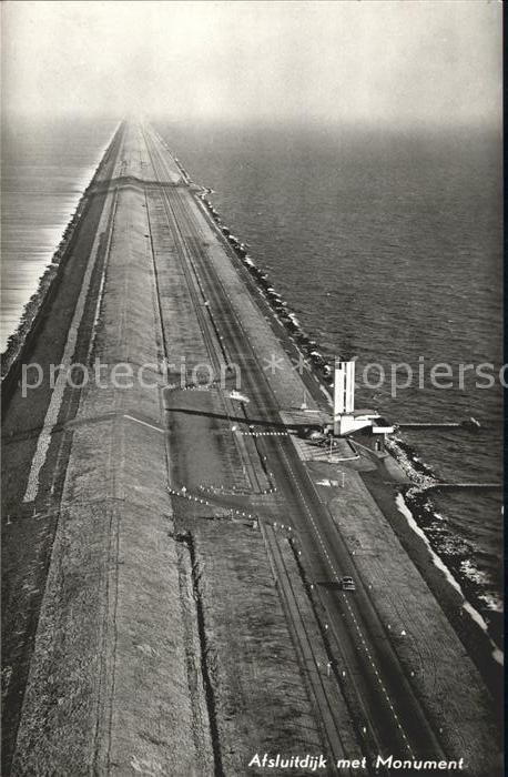 Afsluitdijk met Monument Fliegeraufnahme