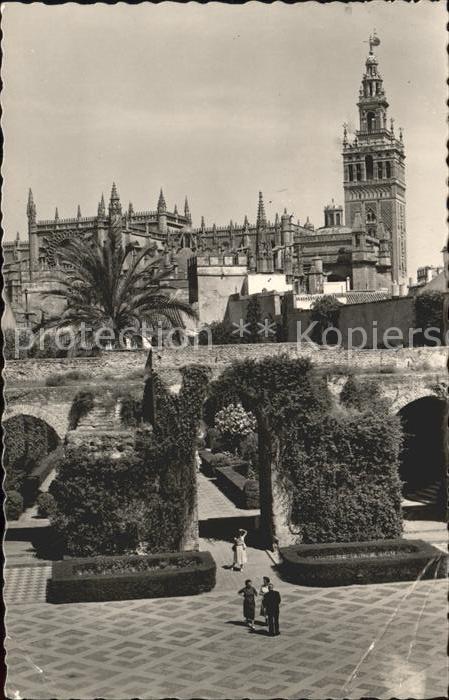Sevilla Andalucia Reales Alcazares Patio de la Monteria y la Giralda