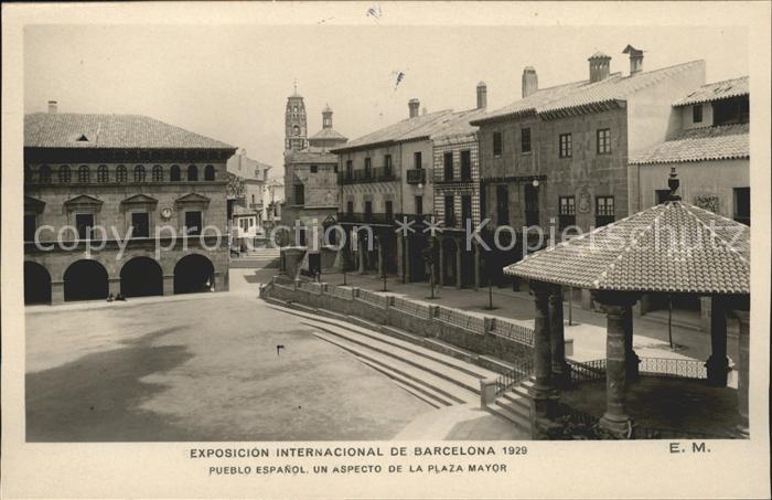 Barcelona Cataluna pueblo Espanol un aspecto de la plaza mayor