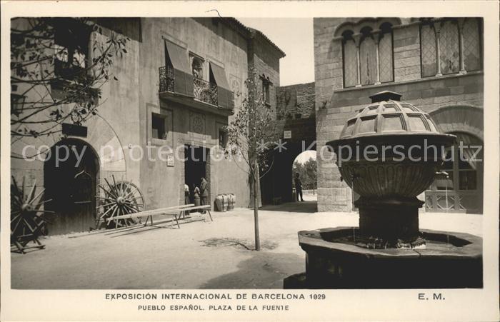 Barcelona Cataluna pueblo Espanol  plaza de la fuente