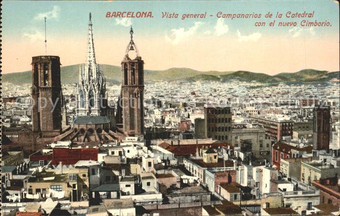 Barcelona Cataluna vista general Campanarios de la Catedral con el nuevo Cimbori