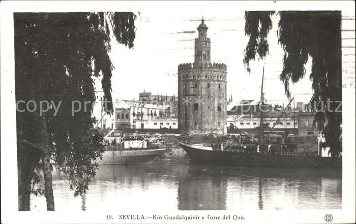 Sevilla Andalucia Rio Guadalquivir y Torre del oro
