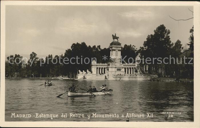 Madrid Spain Estanque del retiro y Monumento a Alfon