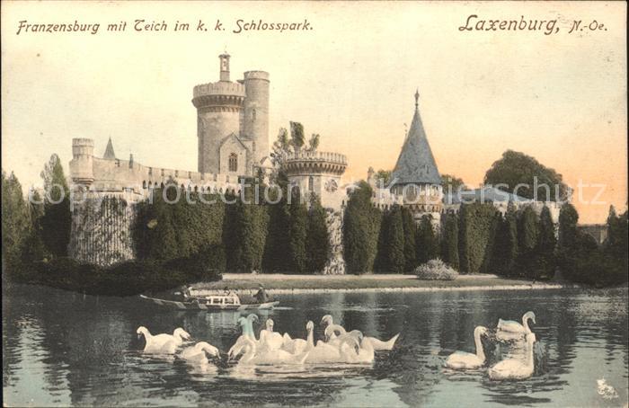 Laxenburg Franzensburg Teich Schwanen Schlosspark