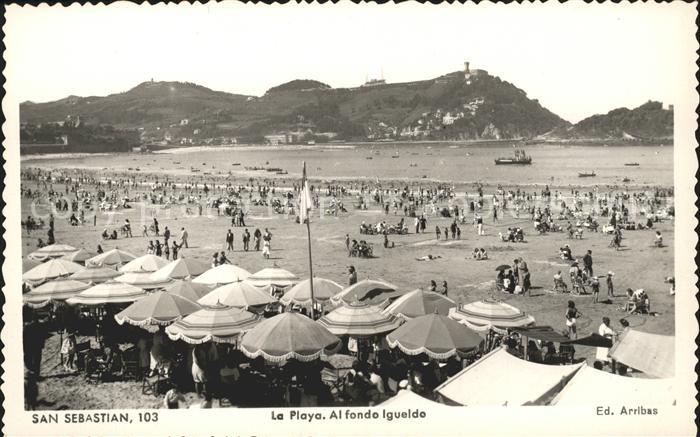 San Sebastian Pais Vasco ES La Playa al fondo Iguelde