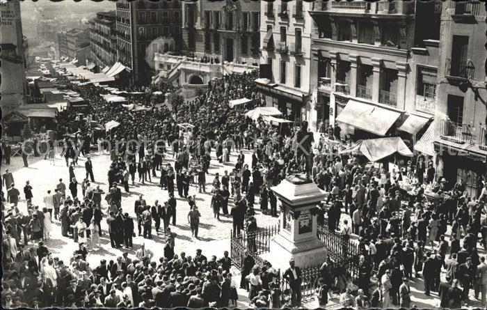 Madrid Spain Cabecera del Rastro y estatua a Cascorr