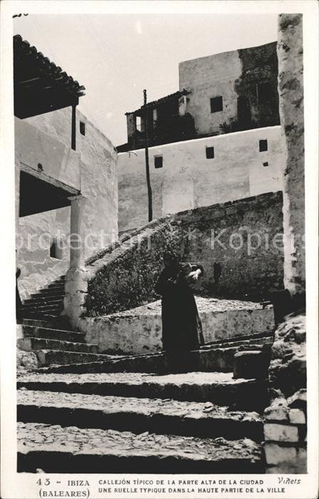 Ibiza Islas Baleares Callejon tipico de la parte alta de la