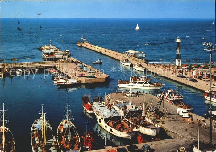 Cattolica Rimini Hafenpartie Segel und Motorschiffe