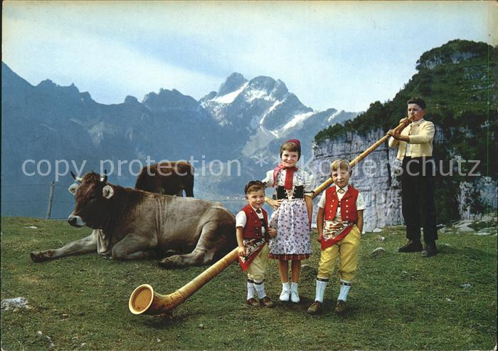 Alphorn Alphornblaeser Kinder Trachten Rind Meglisalp Freiheit Hundstein