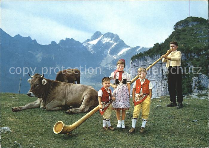 Alphorn Alphornblaeser Kinder Trachten Rind Ebenalp Hundstein Freiheit