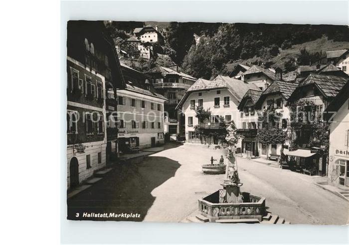 Hallstatt Austria Marktplatz Brunnen
