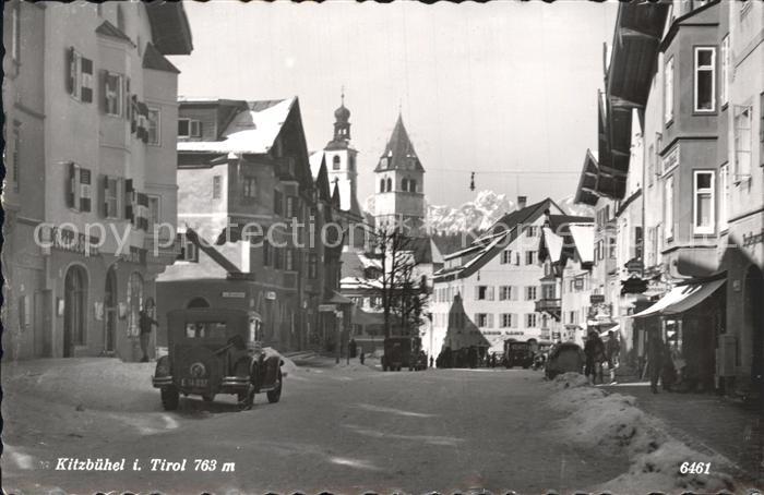 Kitzbuehel Tirol Strassenansicht Auto Kirche
