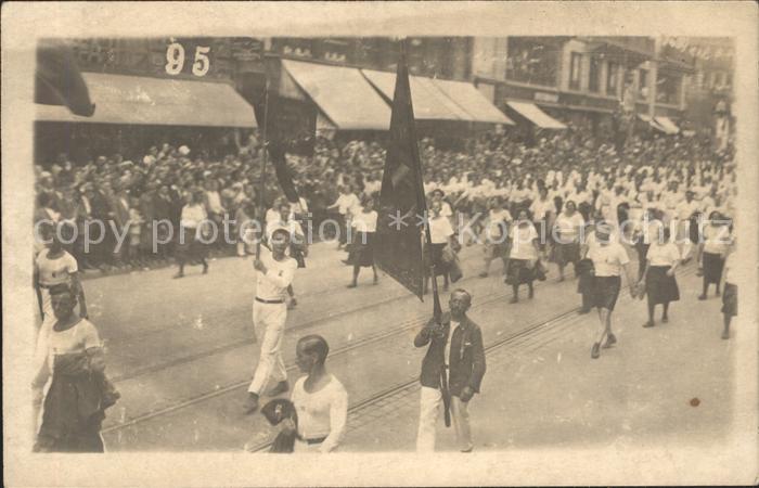 DRESDEN Elbe Festumzug Fahnentraeger