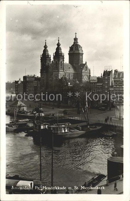 Amsterdam Niederlande Prins Hendrikkade met St Nicolaaskerk