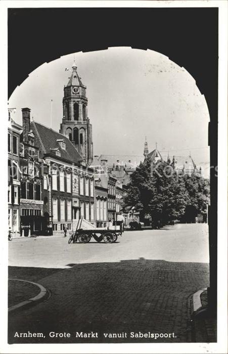 Arnhem Grote Markt vanuit Sabelspoort