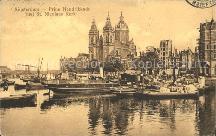 Amsterdam Niederlande Prins Hendrikkade met St Nicolaas Kerk