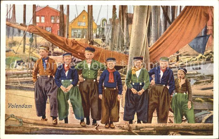 Volendam Kinder am Hafen Trachten