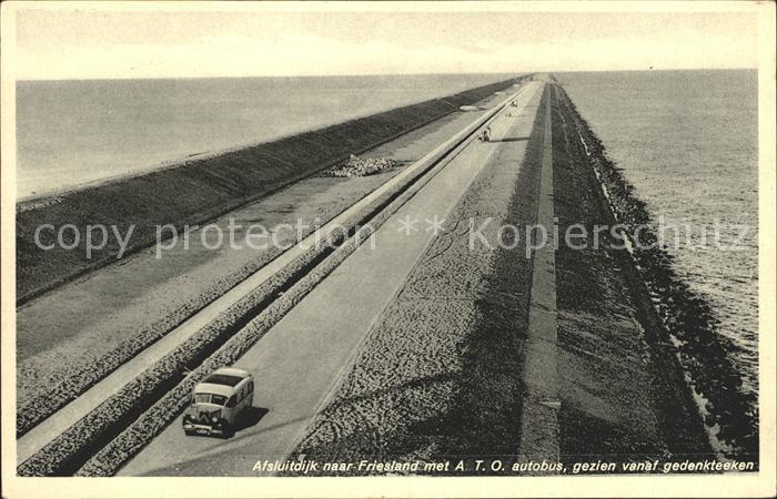 Afsluitdijk naar Friesland met ATO autobus