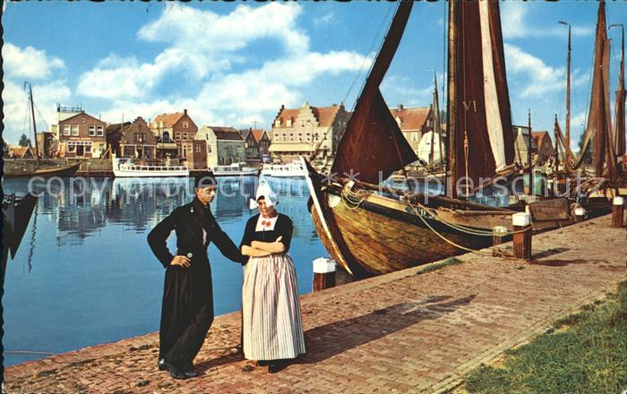 Volendam Trachten Hafen Fischkutter