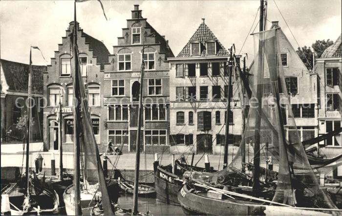 Hoorn Veermanskade Giebelhaeuser Fischkutter
