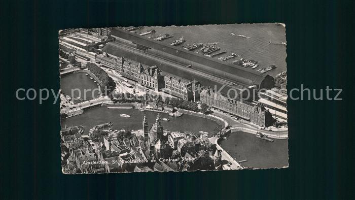 Amsterdam Niederlande St Nicolaaskerk en Centraal Station Luc