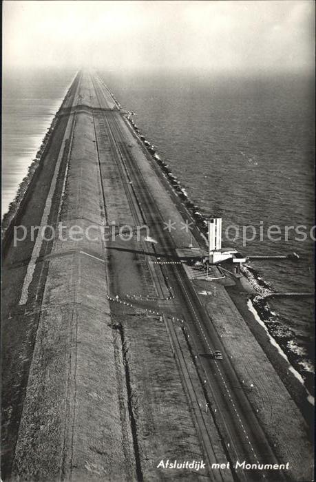 Afsluitdijk met Monument Luchtopname