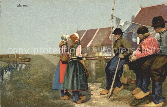 Marken Bewohner in Trachten Holzschuhe