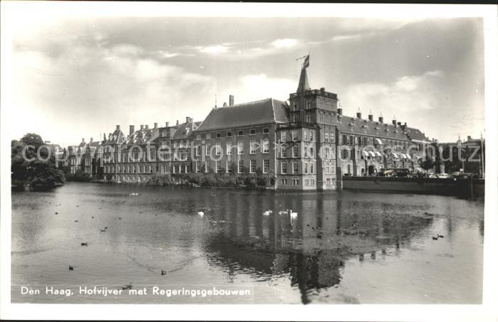 Den Haag Hofvijver met Regeringsgebouwen