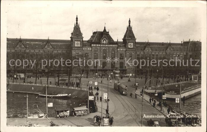 Amsterdam Niederlande Centraal Station Bahnhof Brücke Strasse