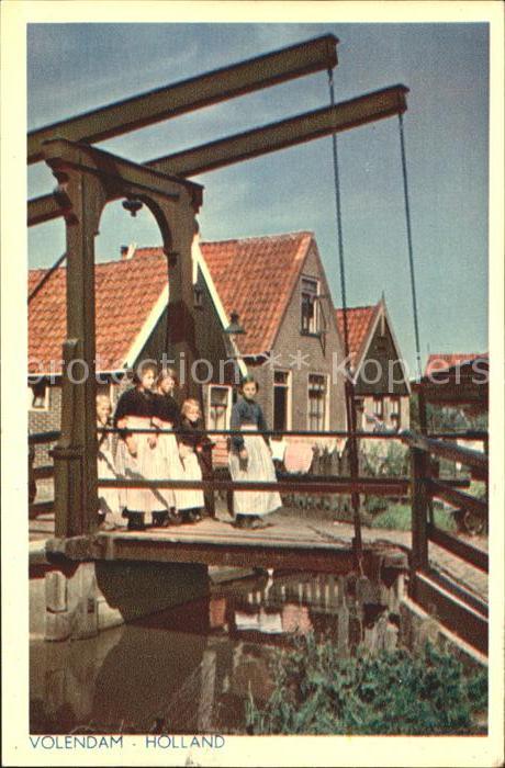 Volendam Maedchen Trachten Bruecke