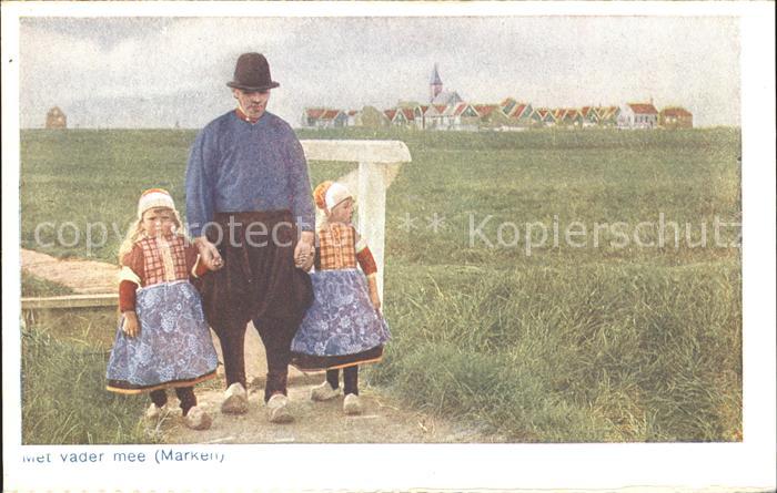Marken Met vader mee Vater mit Kindern Trachte