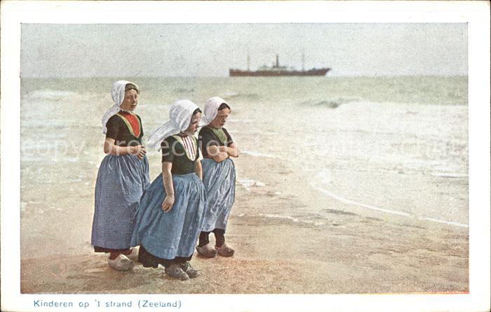 Zeeland Niederlande Kinderen op t strand