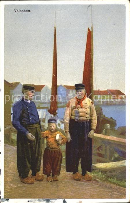 Volendam Maenner Junge Trachten Holzschuhe