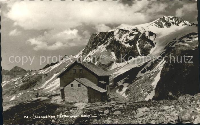 Spannagelhaus Schutzhuette gegen Riffler Zillertaler Alpen