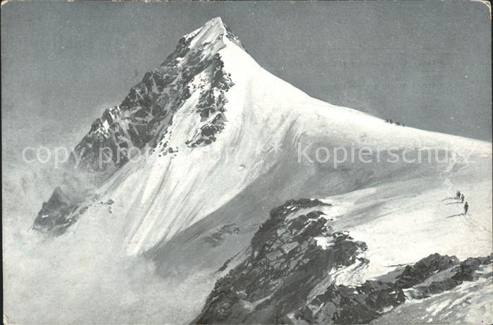 Grossglockner Glocknerspitze Gipfel von der Adlersruhe aus Bergsteiger