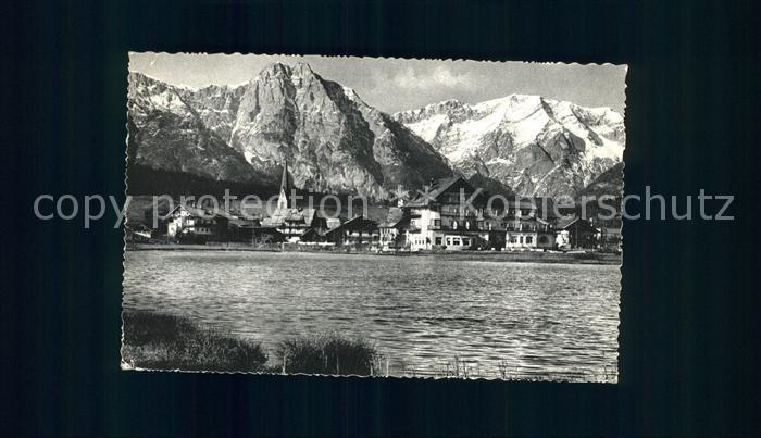 Seefeld Tirol Uferpartie am See Wettersteingebirge